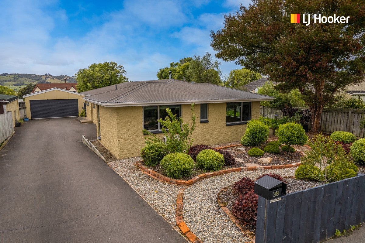 38 Estuary Crescent, Fairfield, Dunedin - Carousel 1