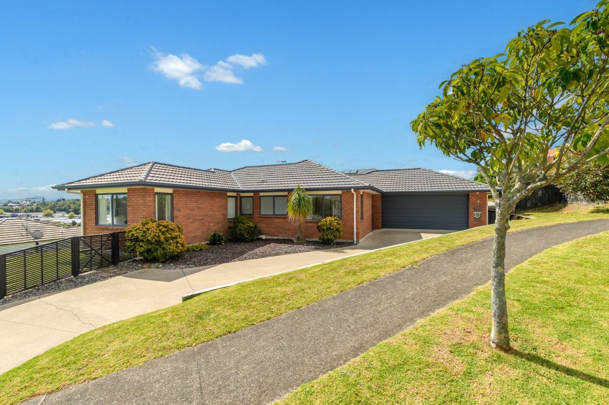 27 Amy Place, Pyes Pa, Tauranga - Carousel 1