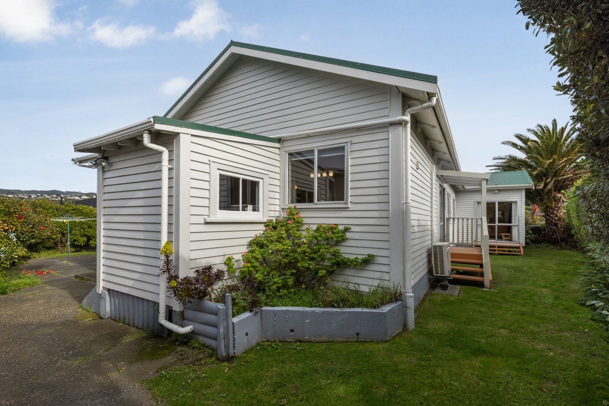 2 John Street, Titahi Bay, Porirua - Carousel 2