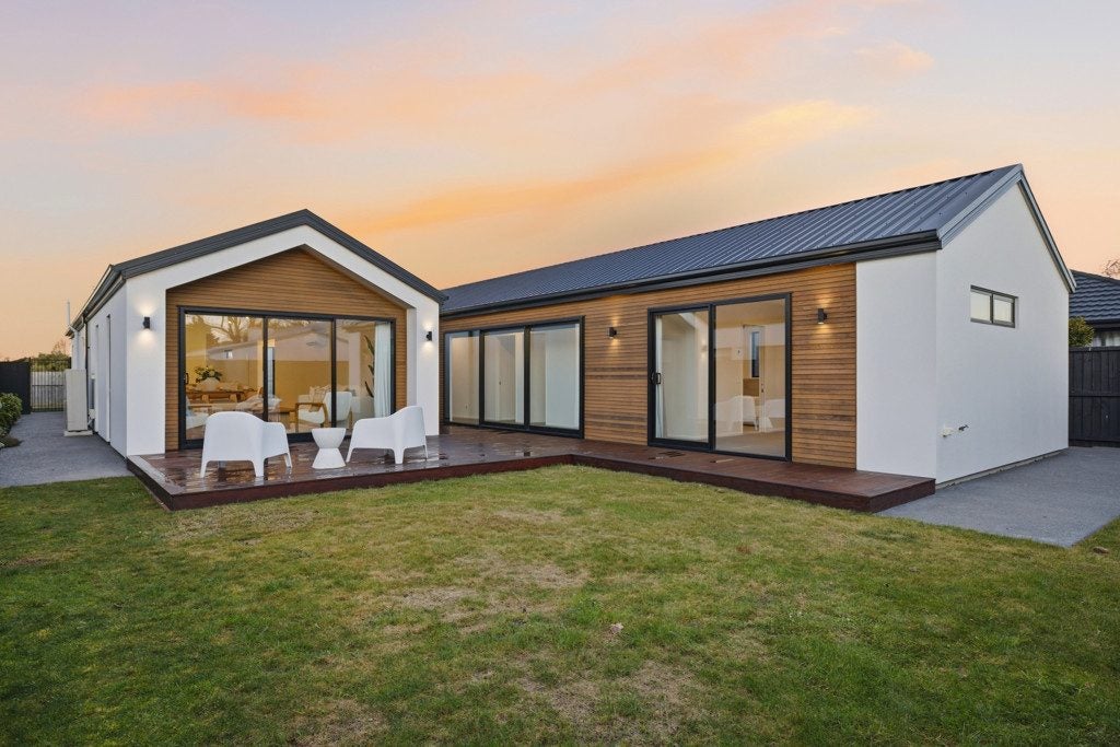 94 Sarabande Avenue, Redwood, Christchurch - Carousel 2