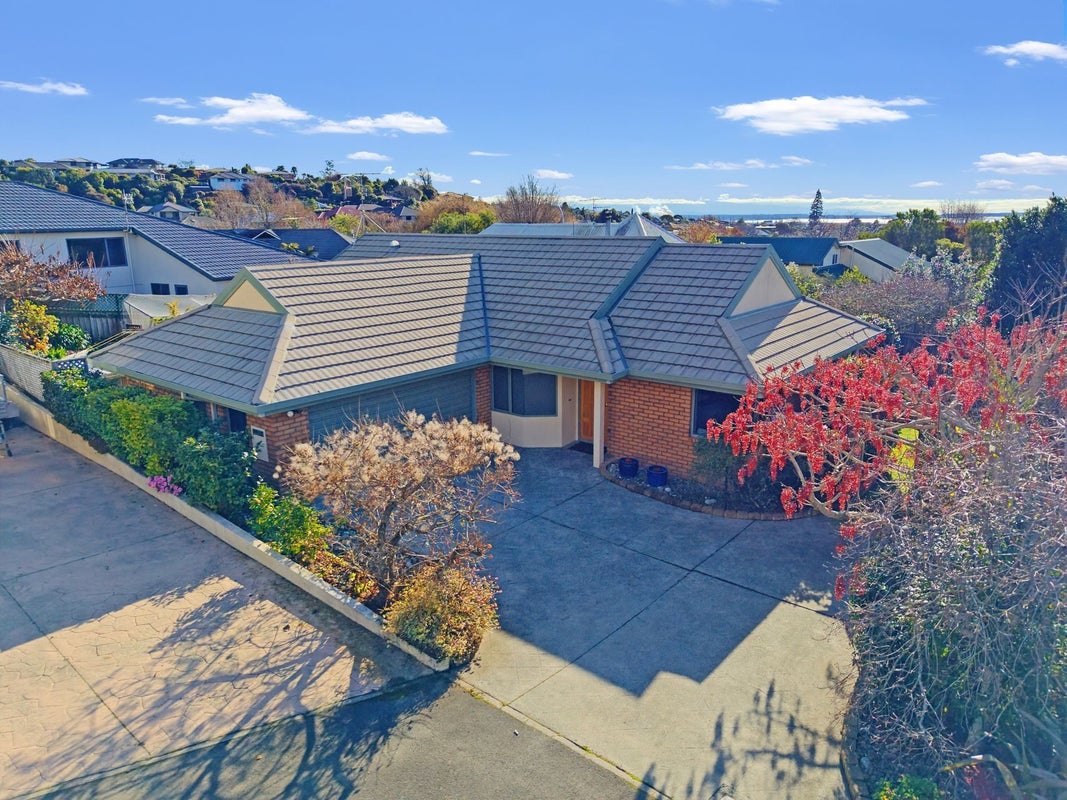 8 Idesia Grove, Richmond, Richmond - Carousel 33