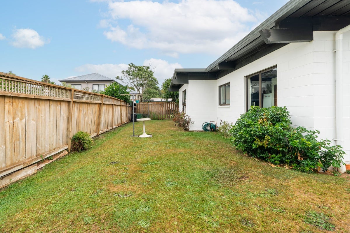 122B Galloway Street, Hamilton East, Hamilton - Carousel 21