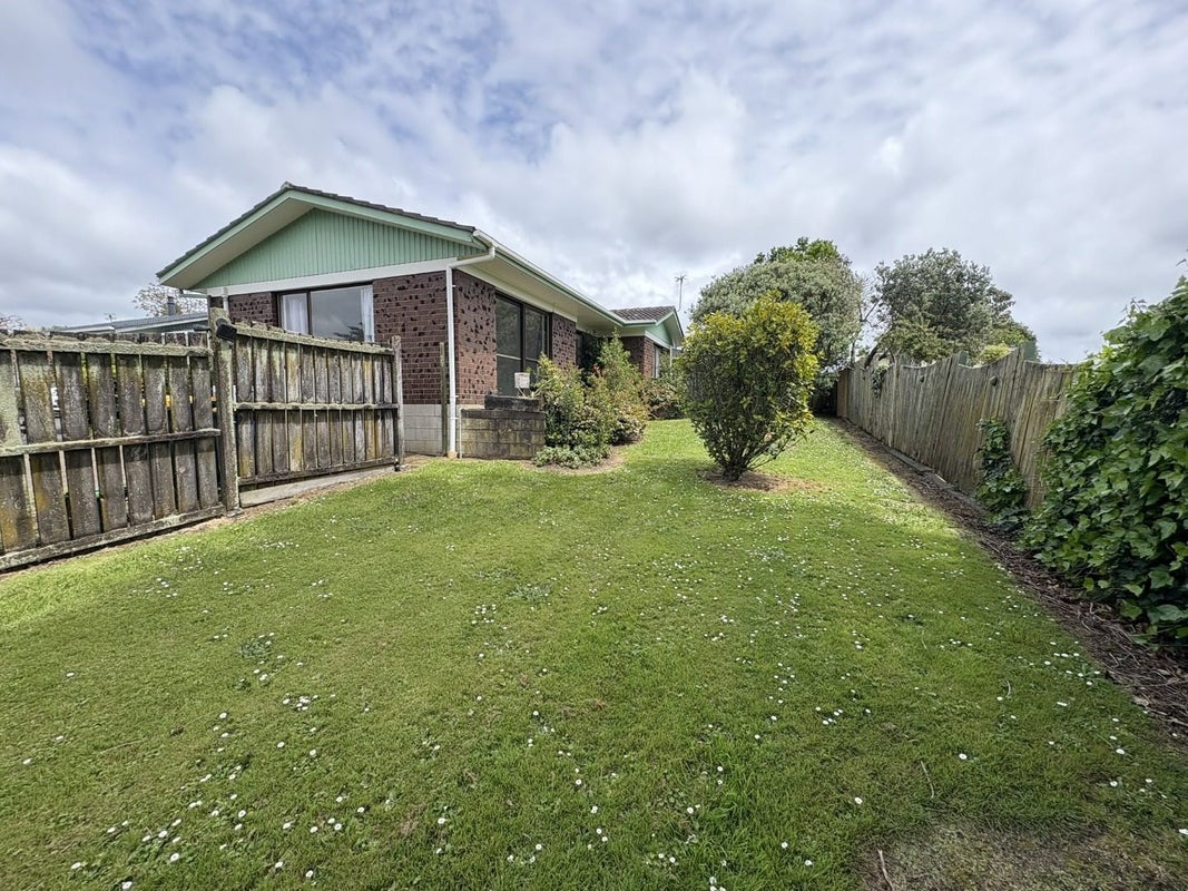 2/42 Frank Evans Place, Henderson, Auckland - Carousel 2