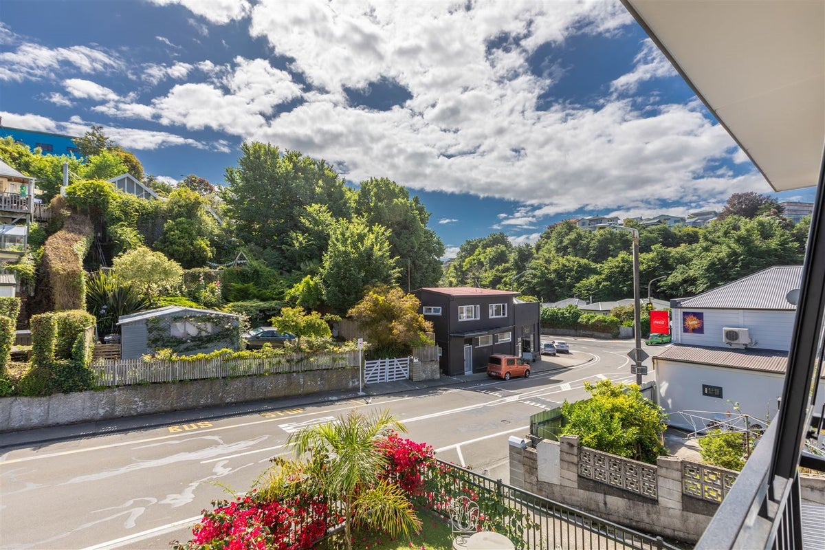 1/77 Shakespeare Road, BLUFF HILL, NAPIER - Carousel 2