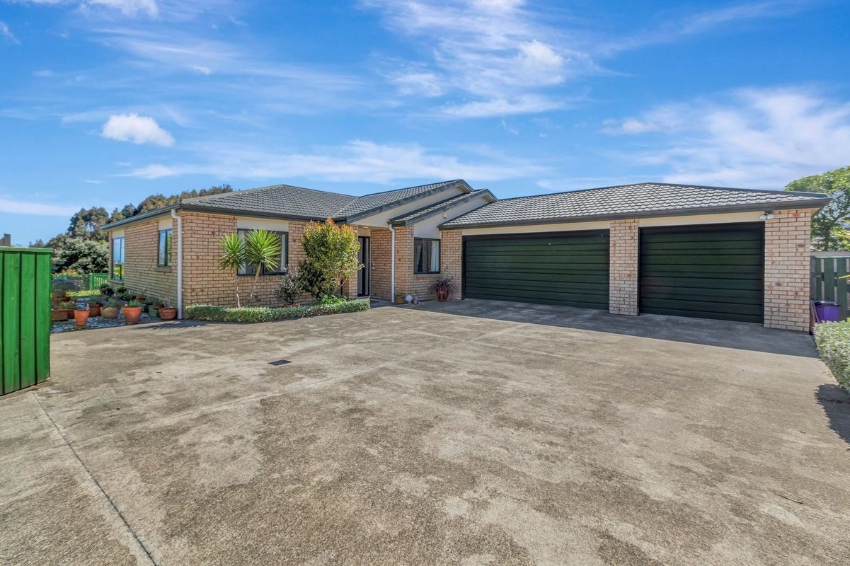 13 Greenstone Place, Aotea, Porirua - Carousel 1