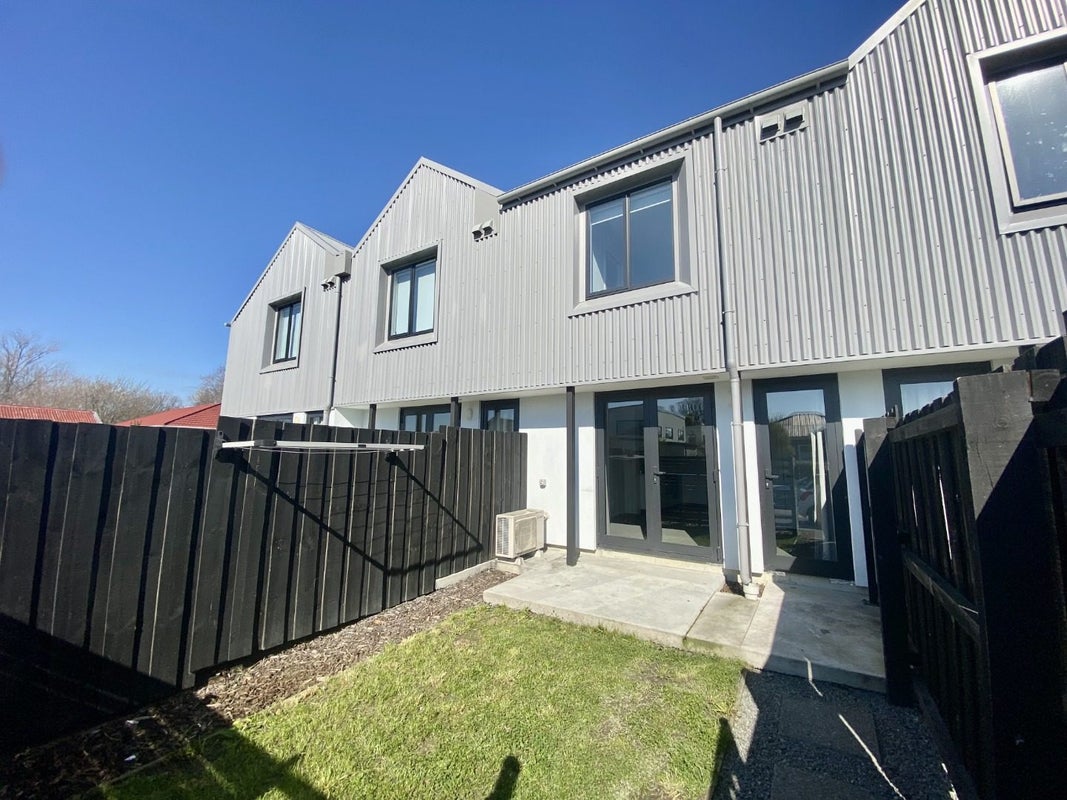 2/32 Frederick Street, Waltham, Christchurch - Carousel 1