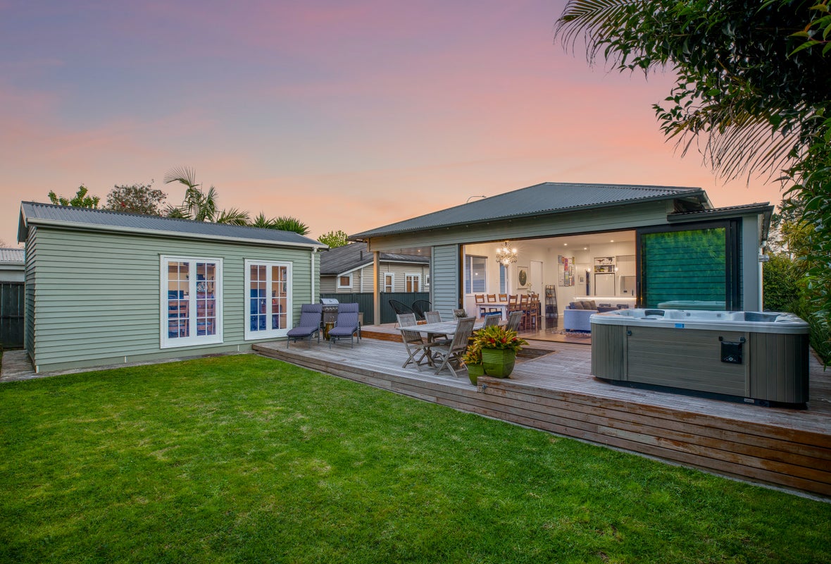 1019 Great North Road, Point Chevalier, Auckland - Carousel 1