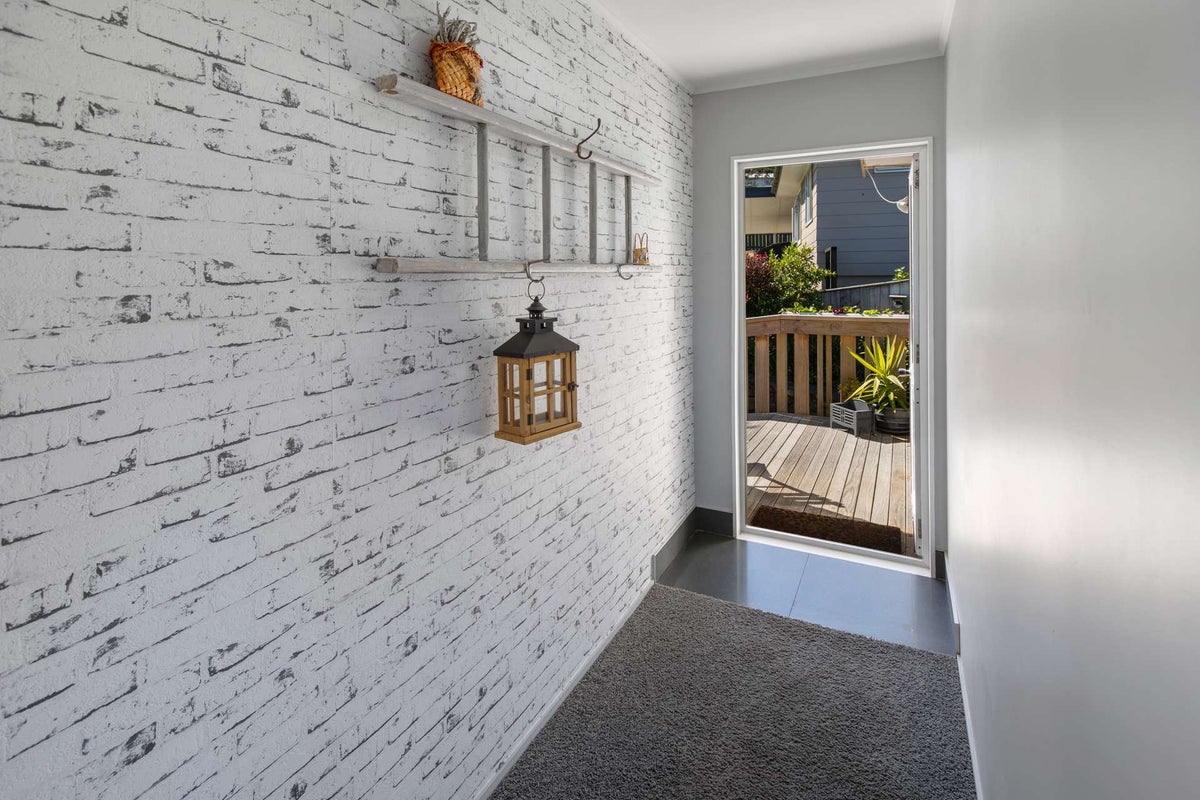 40 Conclusion Street, Ascot Park, Porirua - Carousel 2