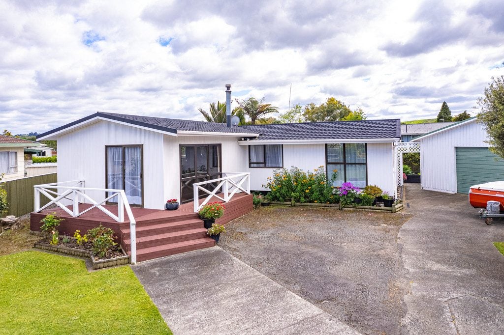 48 Raine street, Wanganui East, Wanganui - Carousel 1