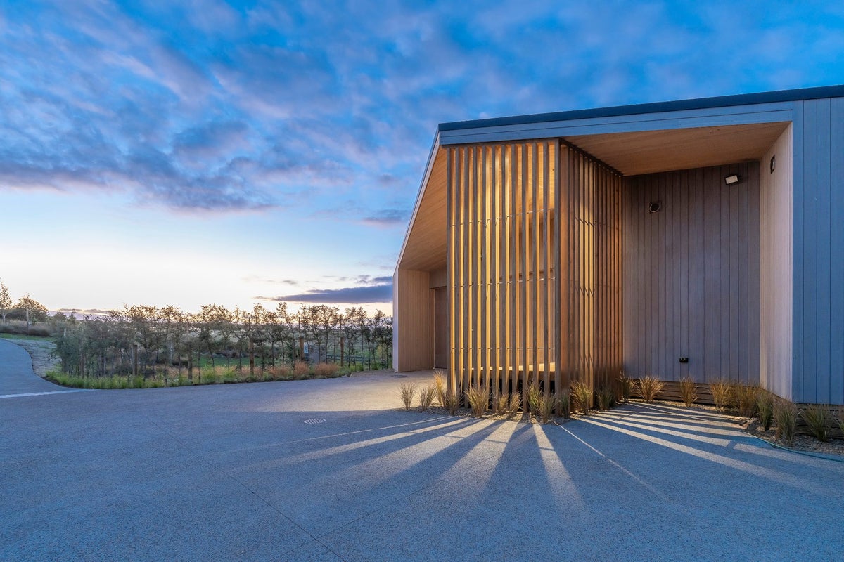 148 Monument Road, Clevedon, Clevedon - Carousel 2