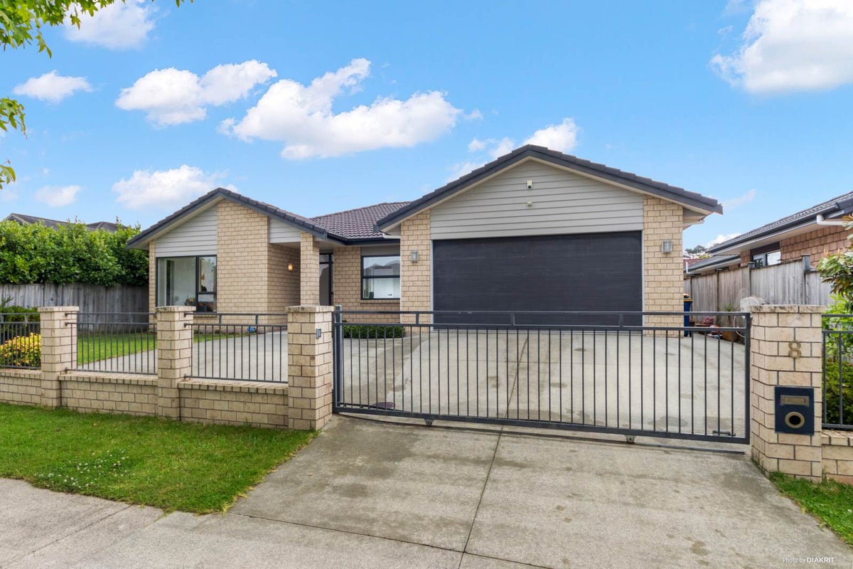 8 Murray Becroft Avenue, Henderson Valley, Auckland - Carousel 2