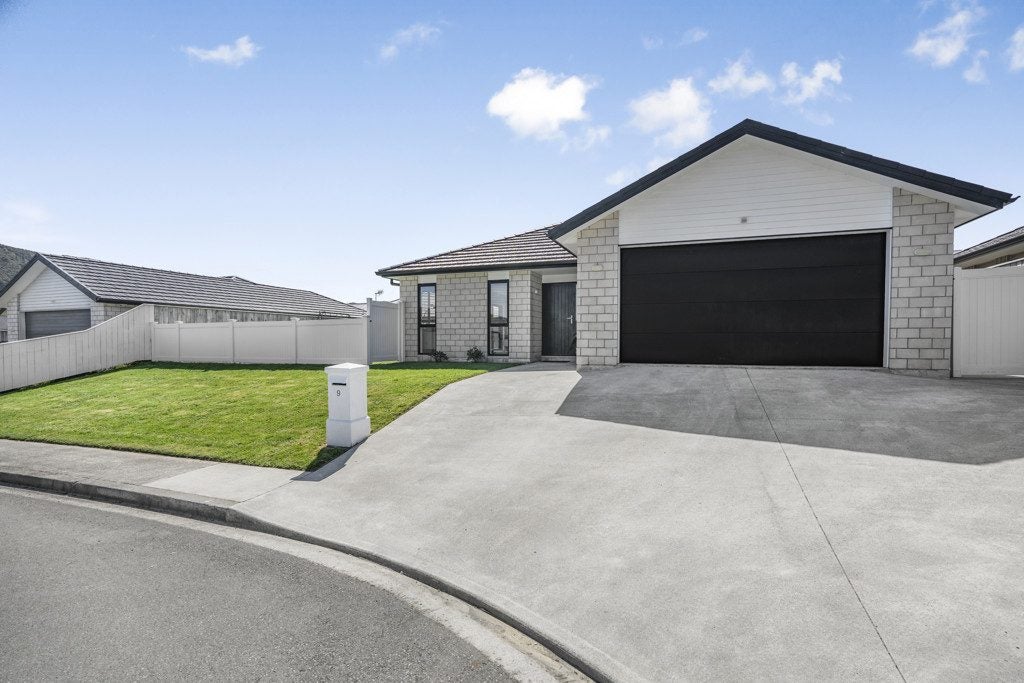 9 Craigie Way, Wainuiomata, Lower Hutt - Carousel 1