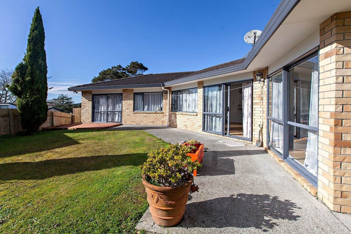 2 Shah Place, Glen Eden, Auckland - Carousel 2