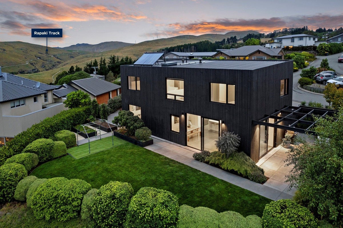 17 Old Barrow Heights, Huntsbury, Christchurch - Carousel 1