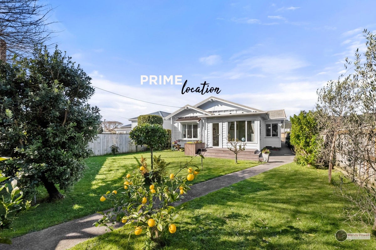 152 Kings Crescent, Hutt Central, Lower Hutt - Carousel 1
