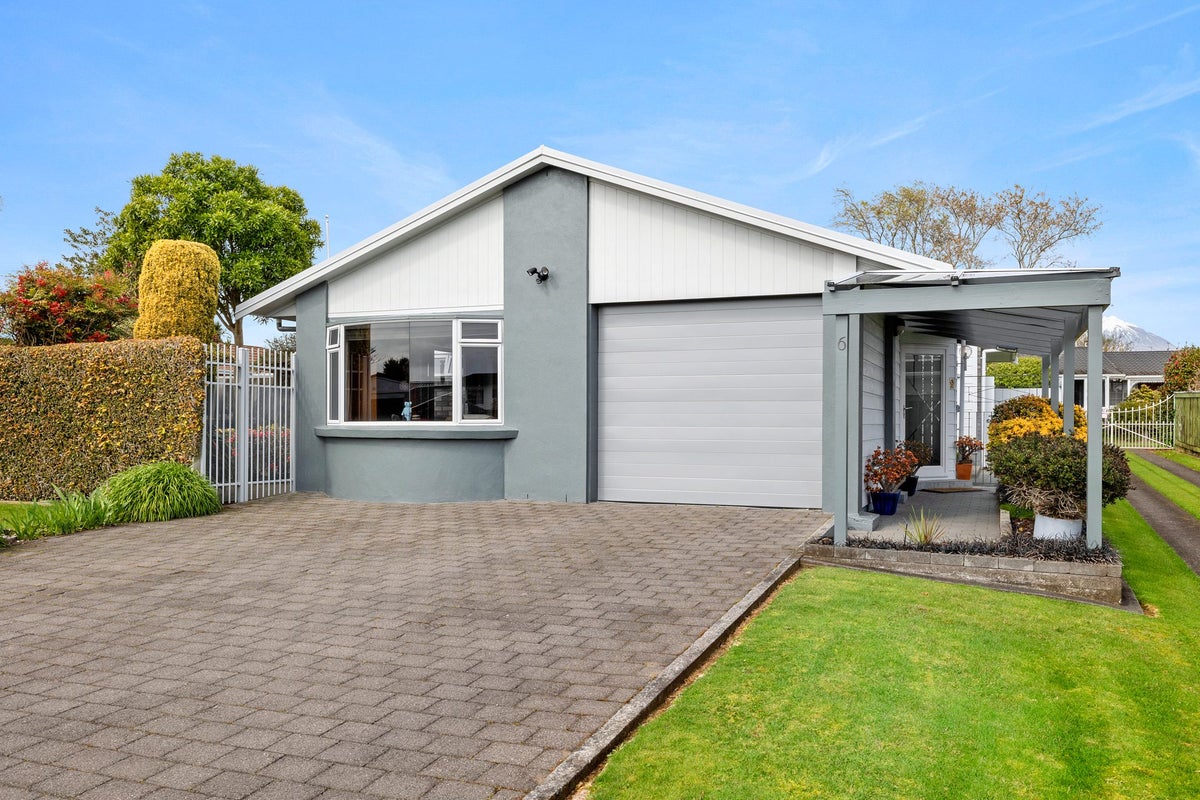 6 Argyle Place, Highlands Park, New Plymouth - Carousel 25