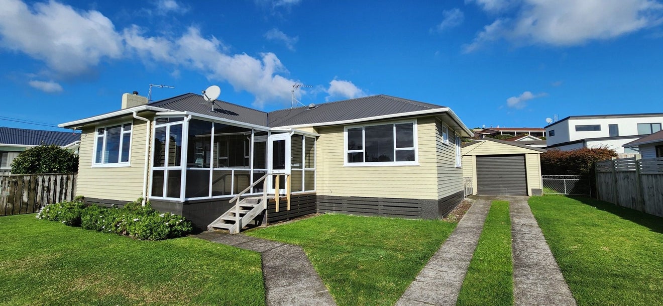 16 Kauri Street, Merrilands, New Plymouth - Carousel 1
