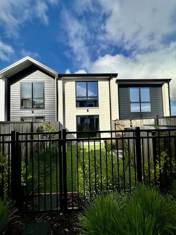 8/170 Don Buck Road, Massey, Auckland - Carousel 16