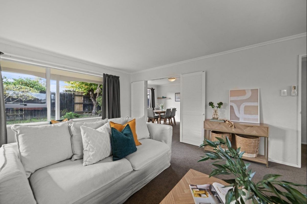 17 Caulfield Place, Awapuni, Palmerston North - Carousel 2