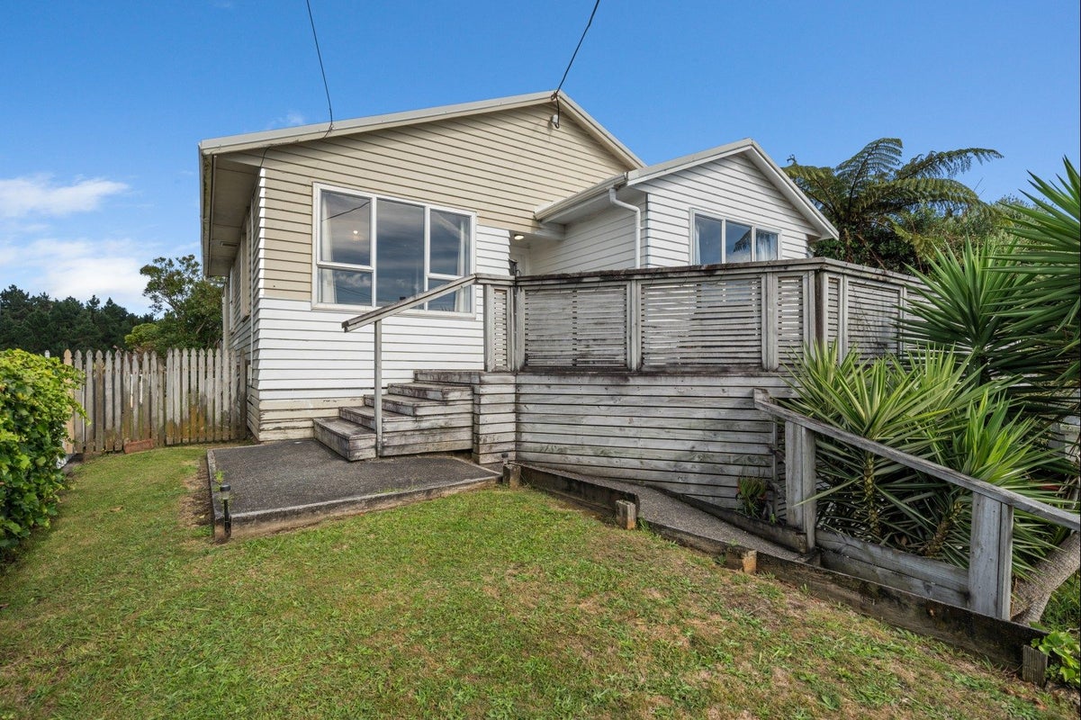 132 Pioneer Road, Moturoa, New Plymouth - Carousel 1