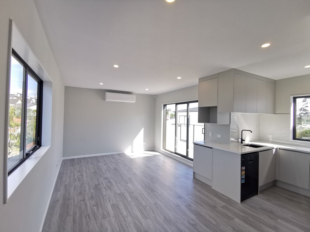 13C Windermere Crescent, Blockhouse Bay, Auckland - Carousel 2