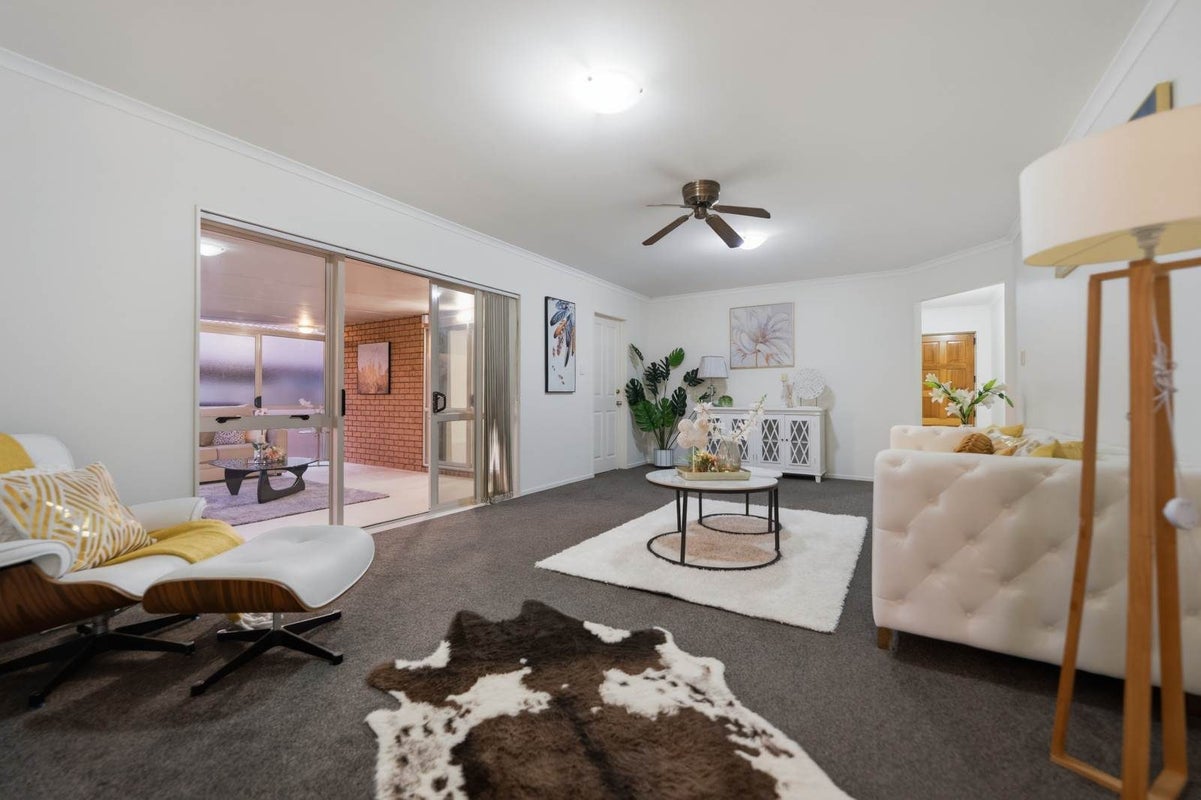 6 Hansworth Place, Flat Bush, Auckland - Carousel 2