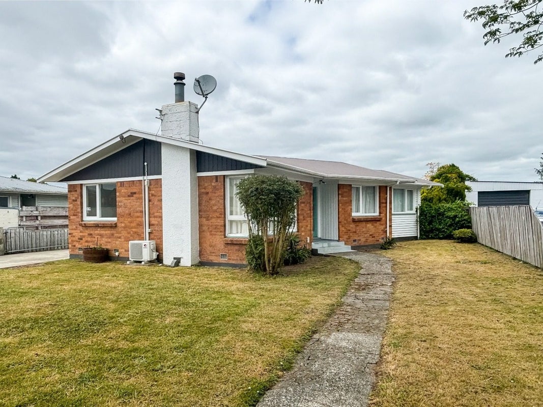 77 Collins Road, Melville, Hamilton - Carousel 2