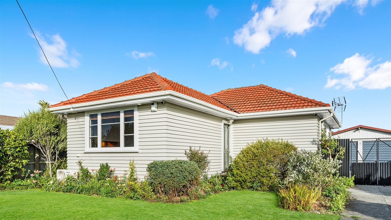 17 Tauiwi Crescent, Hei Hei, Christchurch - Carousel 1