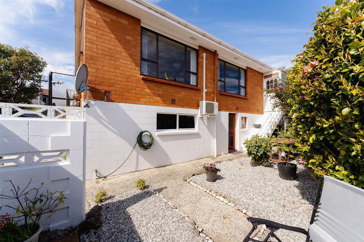 16 Elliot Street, Andersons Bay, Dunedin - Carousel 1