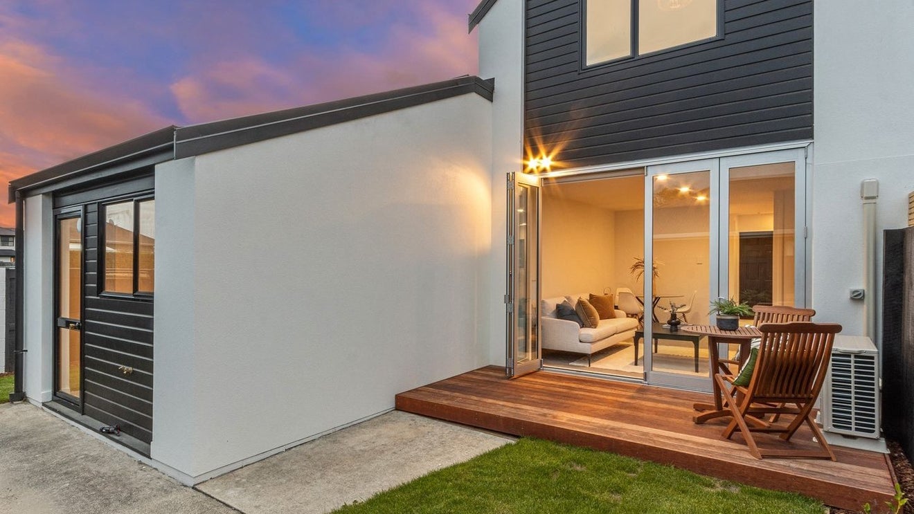2/30 Picton Avenue, Riccarton, Christchurch - Carousel 1