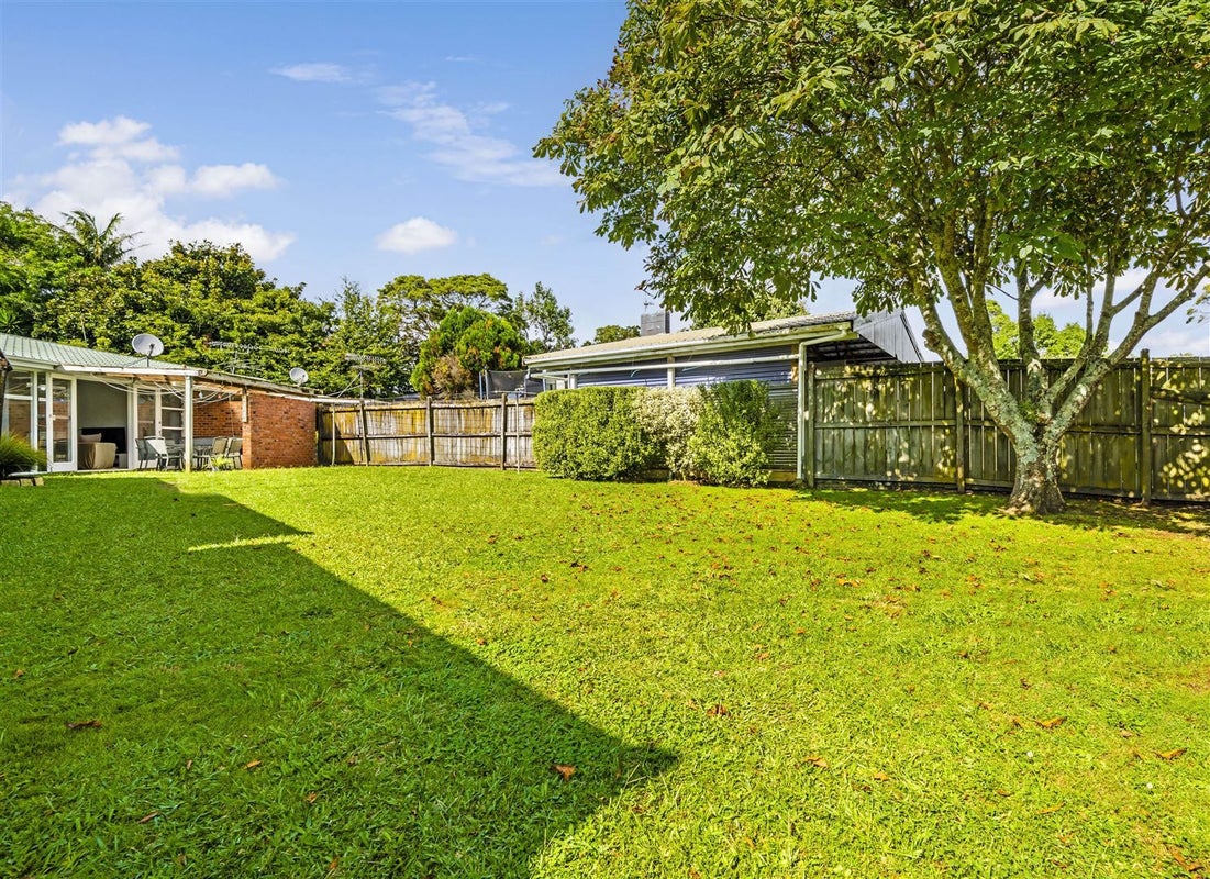 2/7 Alwyn Avenue, Te Atatu South, Auckland - Carousel 2