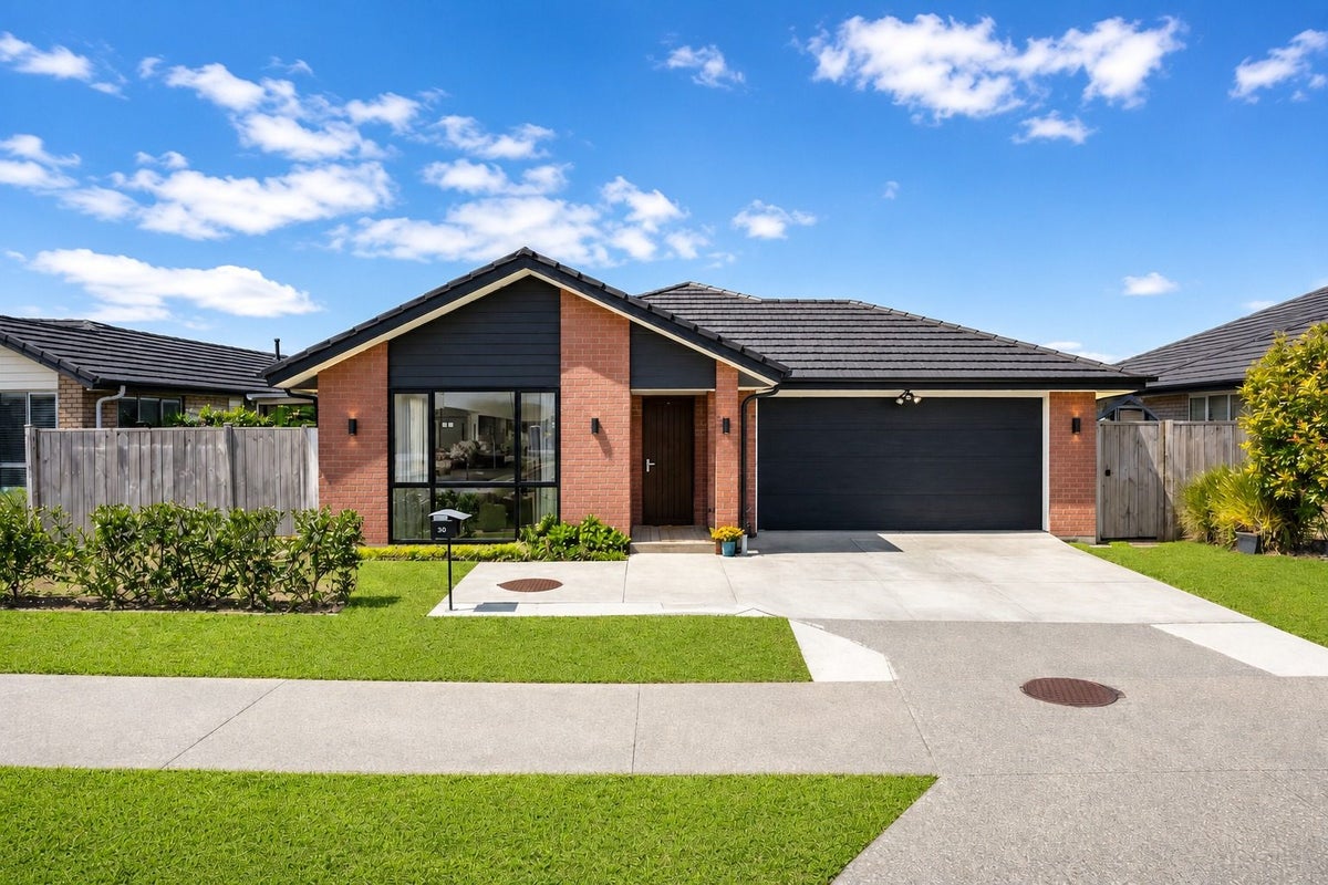 30 Waituarua Drive, Takanini, Auckland - Carousel 1