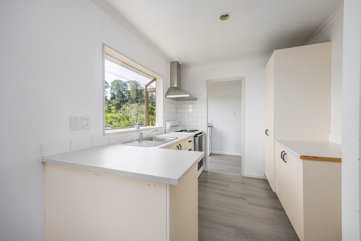 25 Loughanure Place, Massey, Auckland - Carousel 2