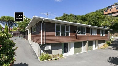 5 Burdendale Grove, Churton Park, Wellington - Carousel 1