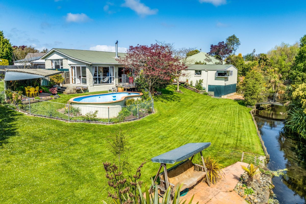 94 Warren Crescent, Hillmorton, Christchurch - Carousel 1