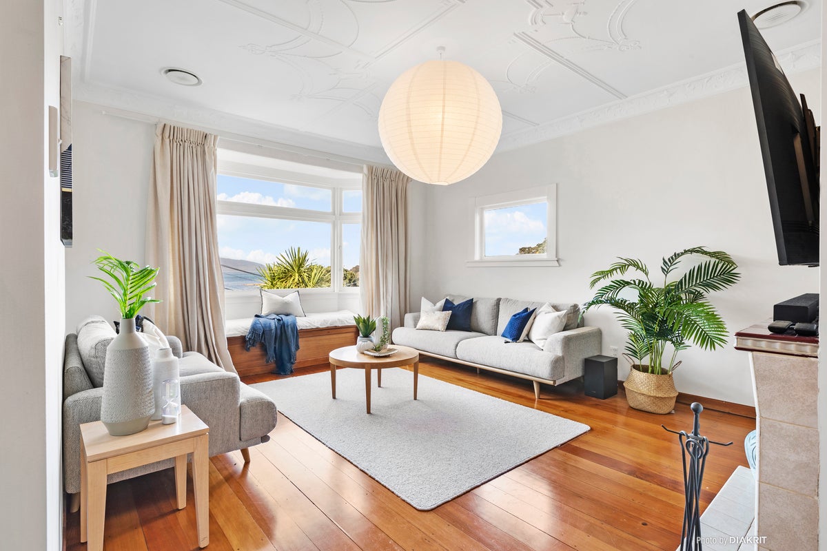 7 Knoll Street, Island Bay, Wellington - Carousel 1