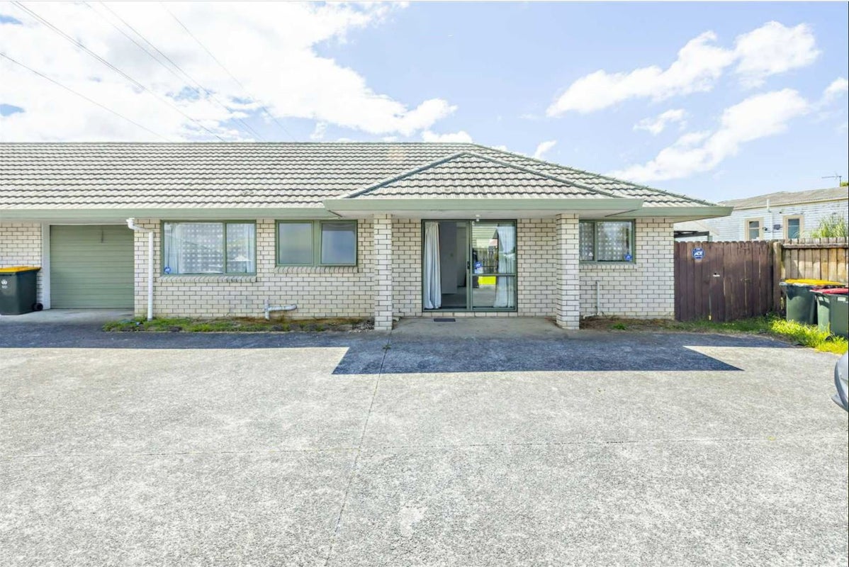1/11 Solveig Place, Randwick Park, Auckland - Carousel 1