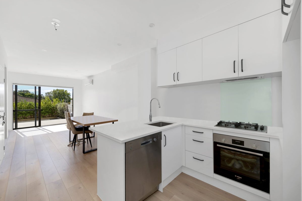 3/60 Highland Park Drive, Highland Park, Auckland - Carousel 1
