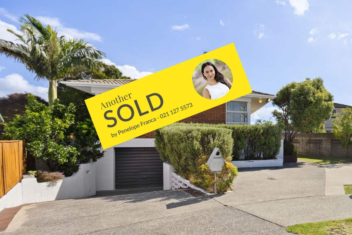 29 Jade Avenue, Pakuranga Heights, Auckland - Carousel 1