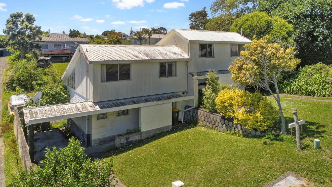 27 Gibraltar Street, Howick, Auckland - Carousel 10