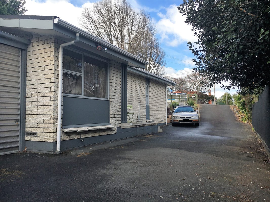 15B Te Aroha Street, Hamilton East, Hamilton - Carousel 12