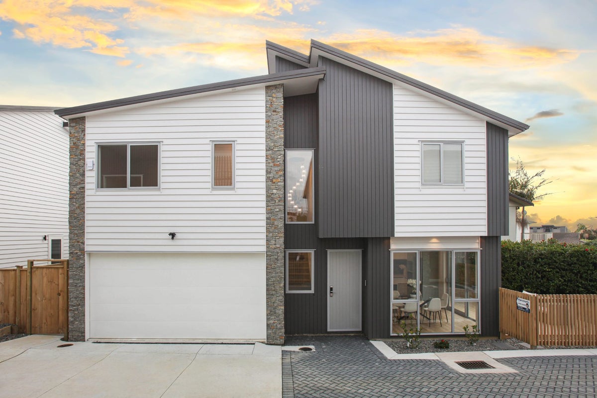 39B Sorrel Crescent, Bucklands Beach, Auckland - Carousel 1