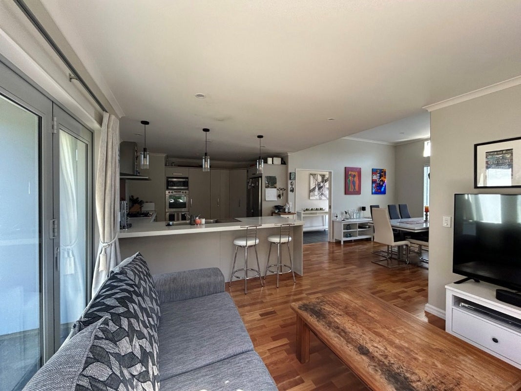 31 Kahurangi Heights, Aotea, Porirua - Carousel 2