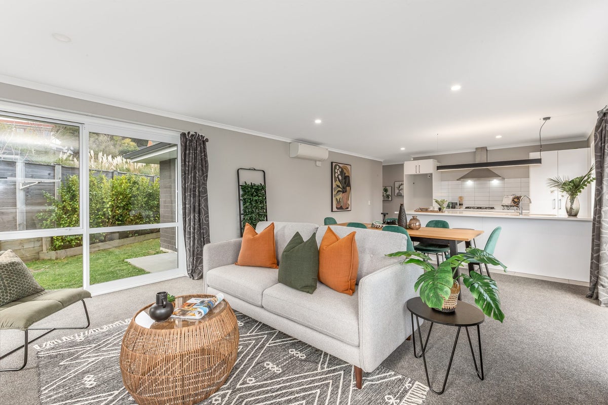 33 Tradewinds drive, Whitby, Porirua - Carousel 1