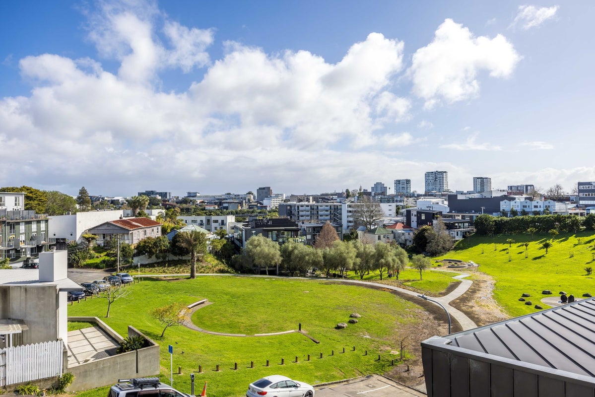 202/15 Rendall Place, Eden Terrace, Auckland - Carousel 1