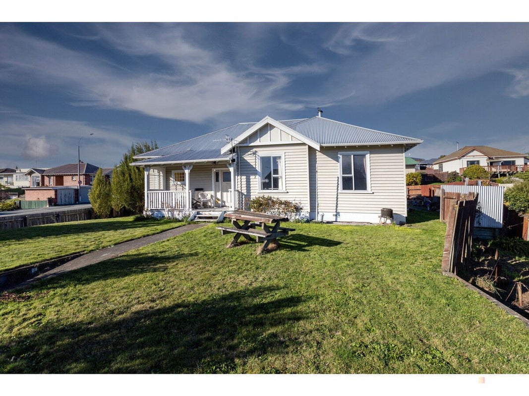 1 Clifton Terrace, West End, Timaru - Carousel 1