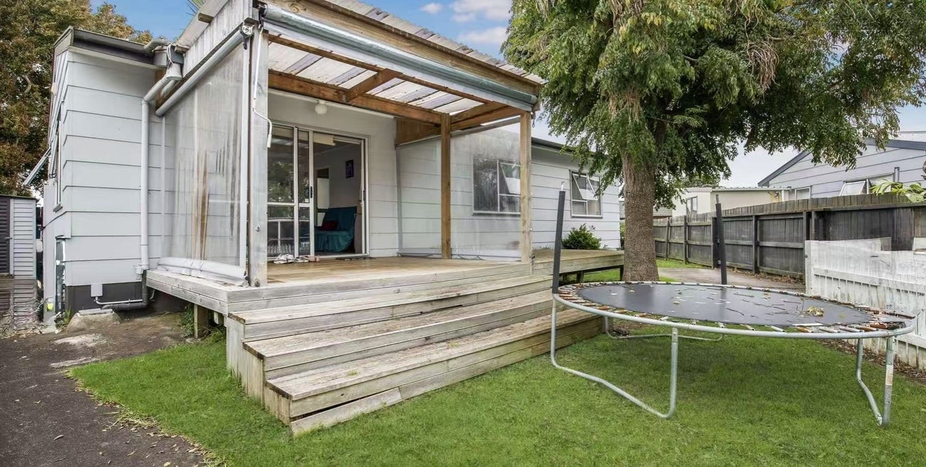 2/13 Justamere Place, Weymouth, Auckland - Carousel 1