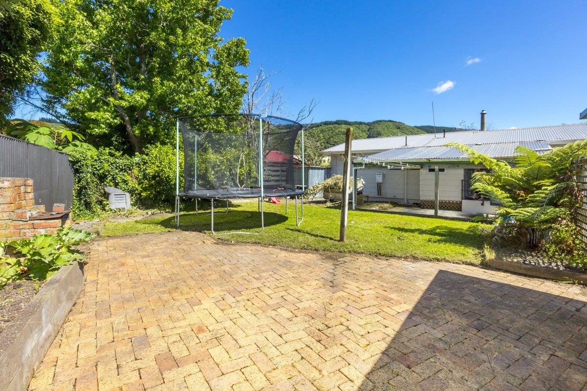 11 Beryl Grove, Birchville, Upper Hutt - Carousel 21