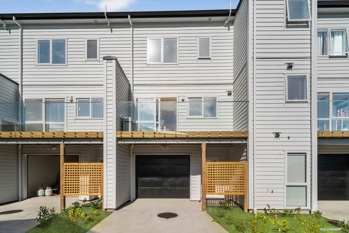 46 Cloonlyon Drive, Flat Bush, Auckland - Carousel 2