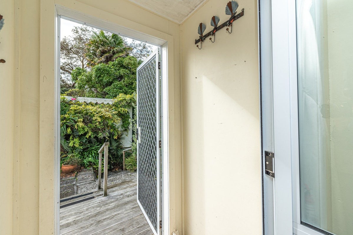 5B Glandwr Crescent, Whanganui East, Whanganui - Carousel 2